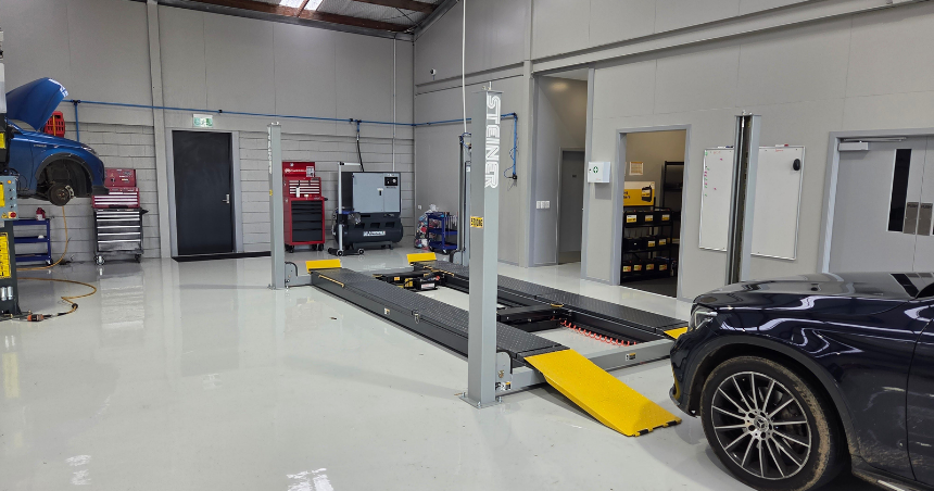 AA Takanini LT455A 4-post alignment hoist